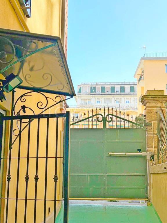 appartamento in vendita a Genova in zona Carignano
