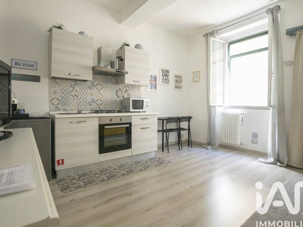 appartamento in vendita a Genova in zona Sottoripa / Maddalena / Molo