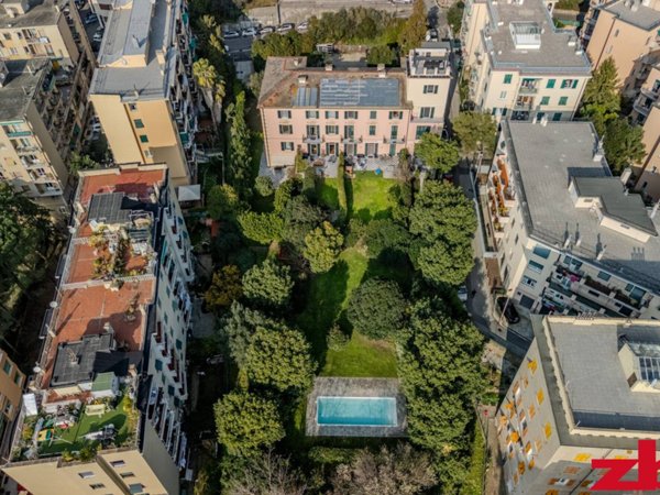 appartamento in vendita a Genova in zona Quarto dei Mille