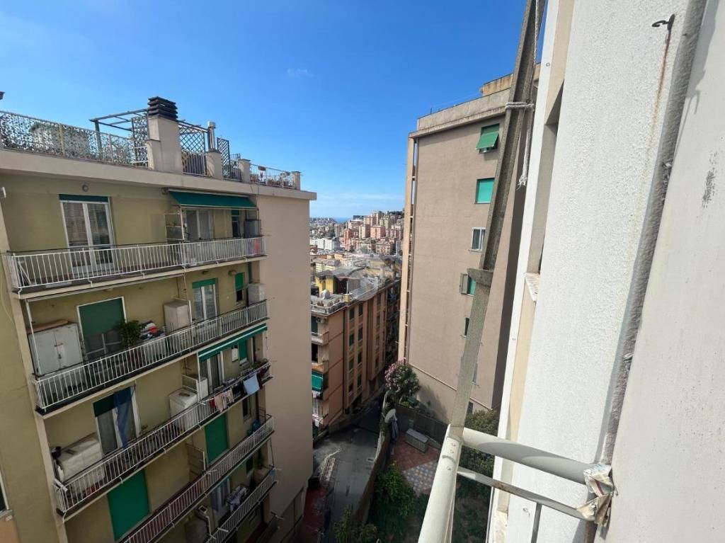 appartamento in vendita a Genova in zona Staglieno