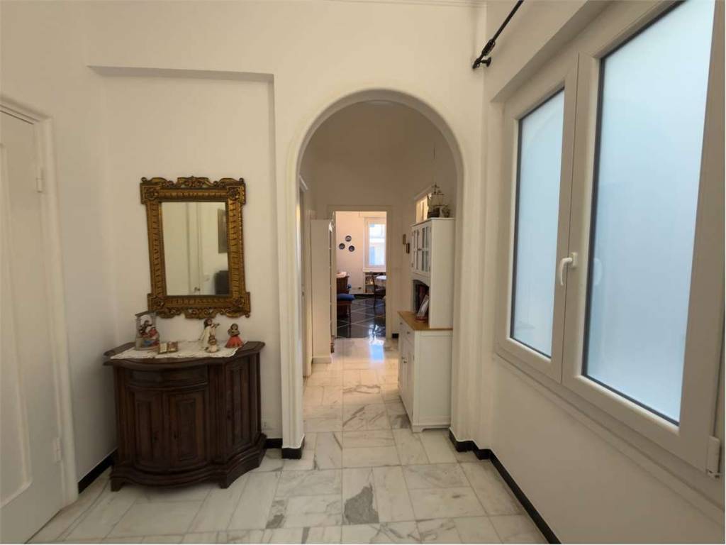 appartamento in vendita a Genova in zona Foce