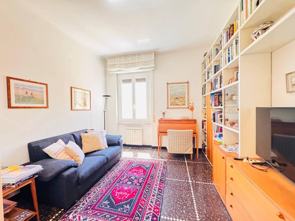 appartamento in vendita a Genova in zona Rivarolo