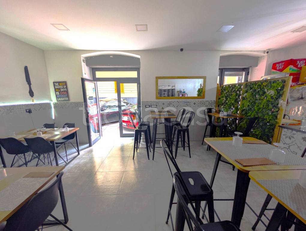 negozio in vendita a Genova in zona Lagaccio / Granarolo