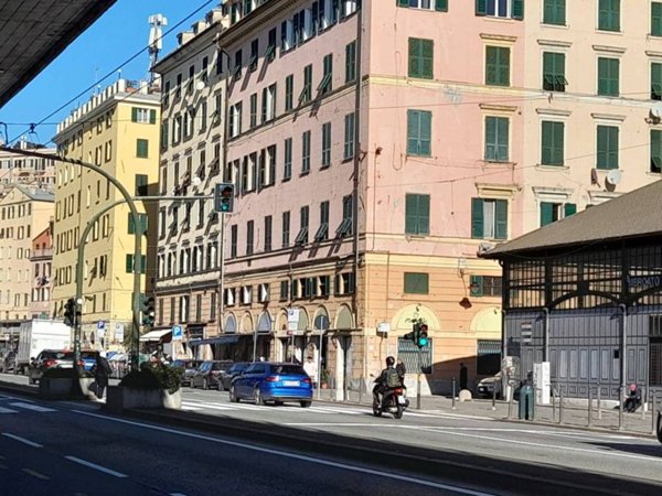 appartamento in vendita a Genova in zona Sottoripa / Maddalena / Molo
