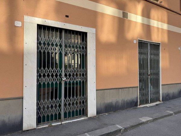 negozio in vendita a Genova in zona Sampierdarena