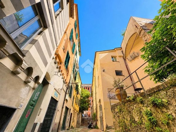 appartamento in vendita a Genova in zona Sottoripa / Maddalena / Molo
