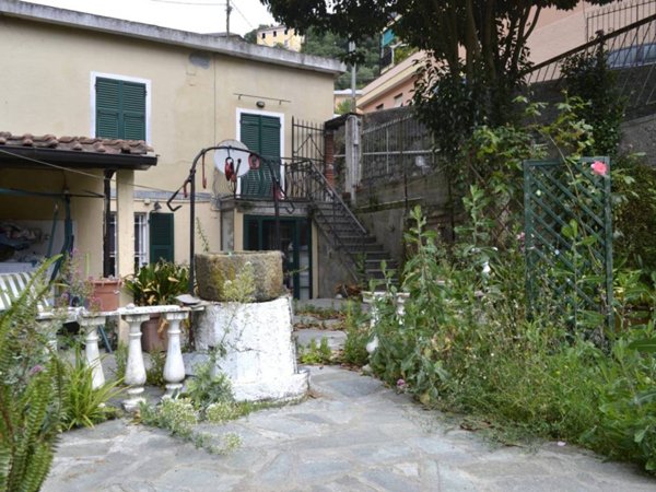 appartamento in vendita a Genova in zona Quezzi