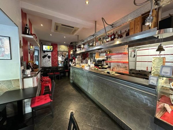 negozio in vendita a Genova in zona Foce