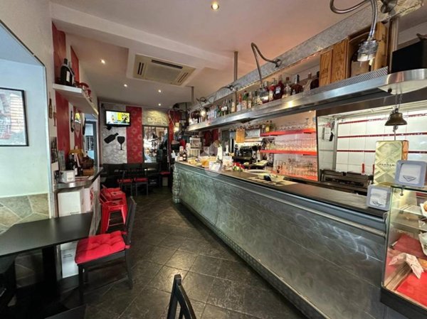negozio in vendita a Genova in zona Foce