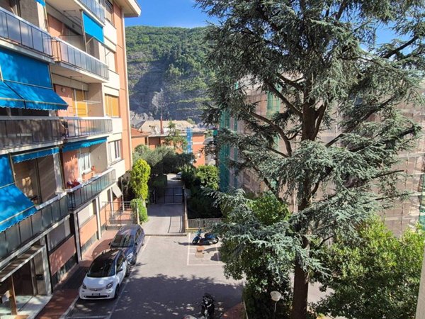 appartamento in vendita a Genova in zona Molassana