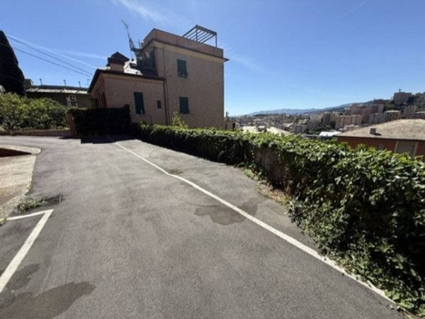 negozio in vendita a Genova in zona Apparizione