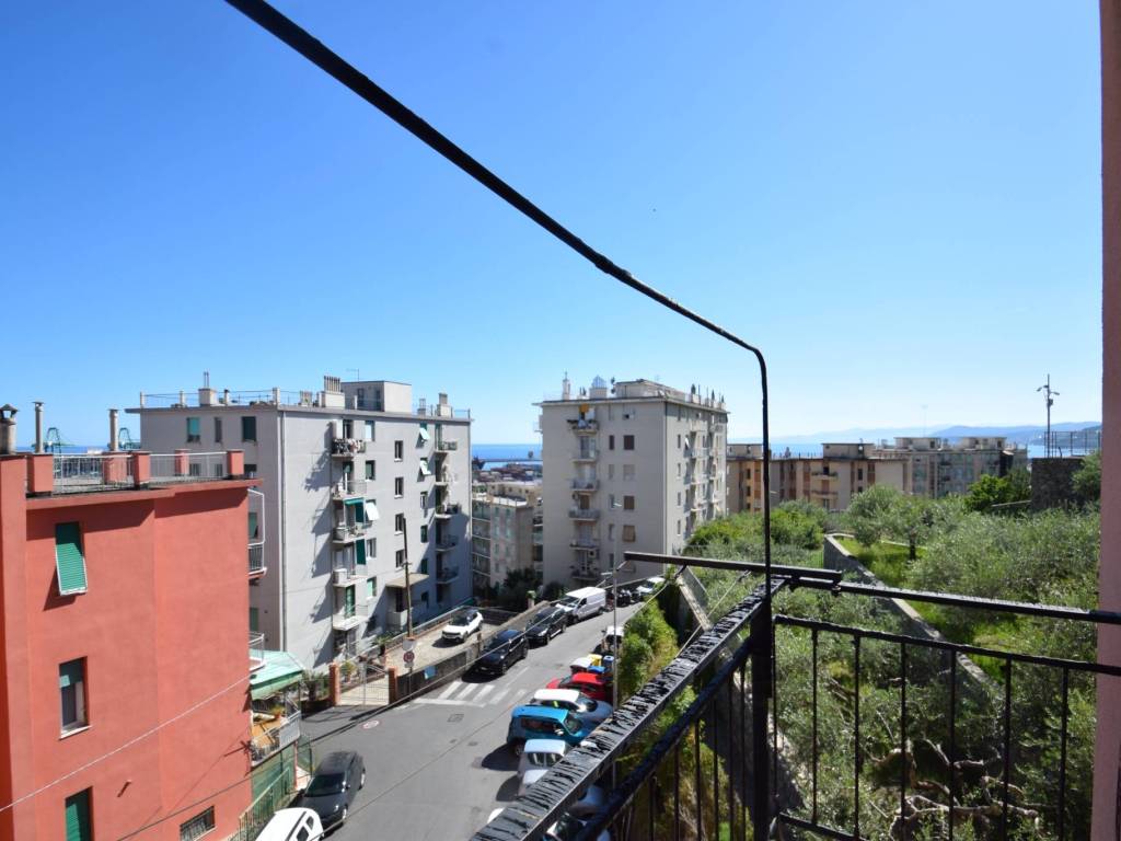 appartamento in vendita a Genova in zona Palmaro / Pra'