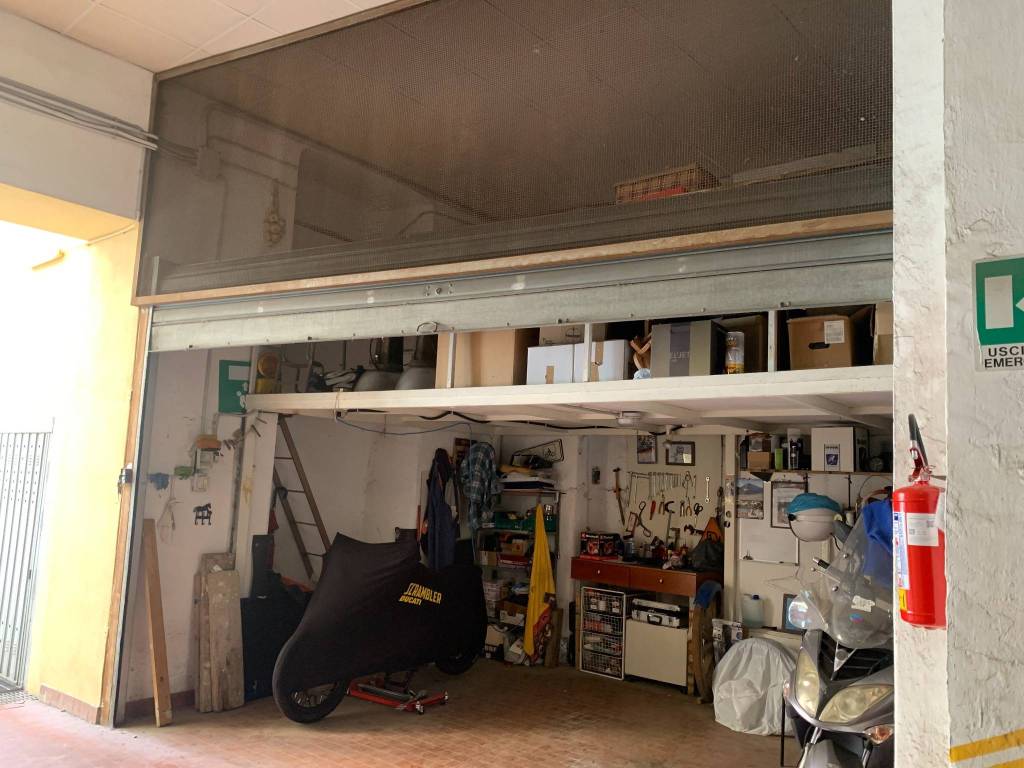 locale di sgombero in vendita a Genova in zona Foce
