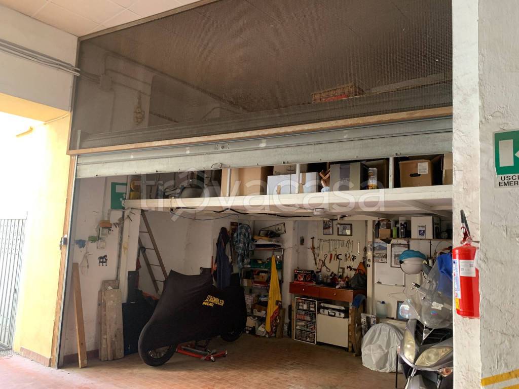 locale di sgombero in vendita a Genova in zona Foce
