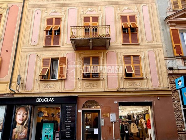 appartamento in vendita a Genova in zona Sestri Ponente