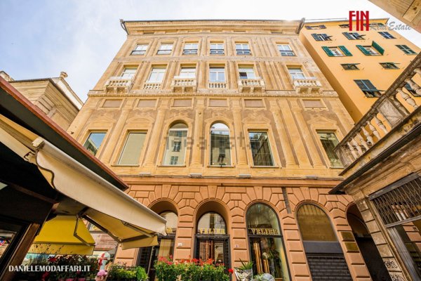 appartamento in vendita a Genova in zona Sottoripa / Maddalena / Molo