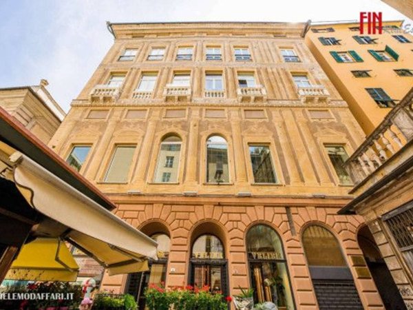 appartamento in vendita a Genova in zona Sottoripa / Maddalena / Molo