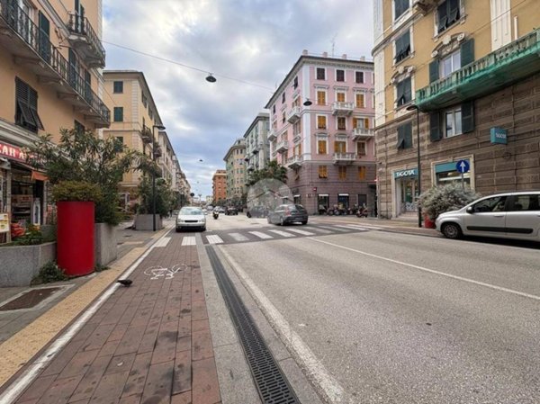 locale commerciale in vendita a Genova in zona Cornigliano