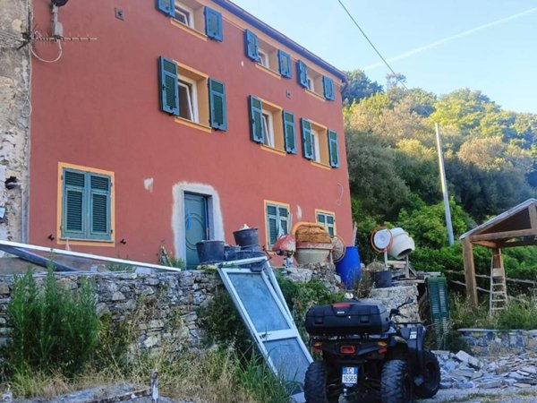 casa indipendente in vendita a Genova in zona Molassana