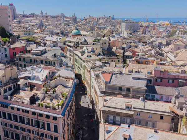 appartamento in vendita a Genova in zona Sottoripa / Maddalena / Molo