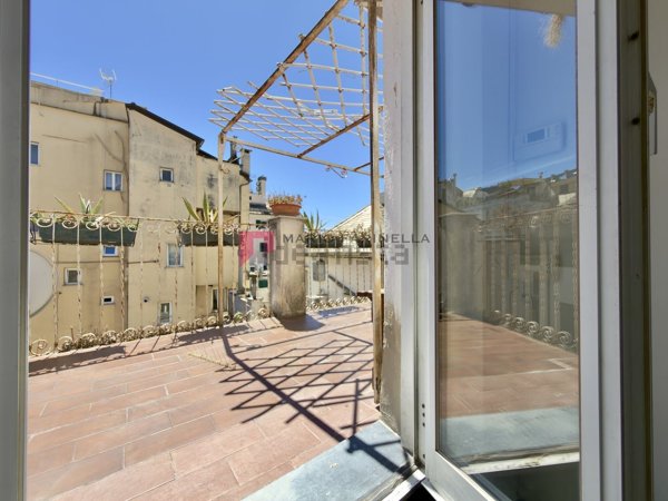 appartamento in vendita a Genova in zona Sottoripa / Maddalena / Molo