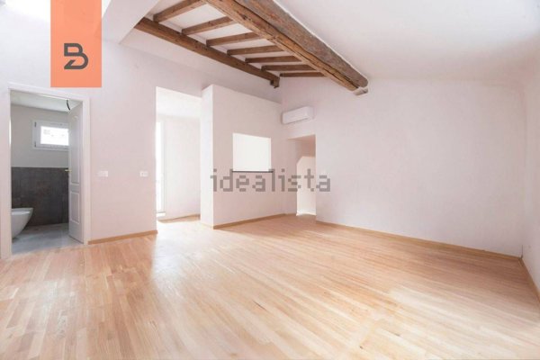 appartamento in vendita a Genova in zona Sottoripa / Maddalena / Molo