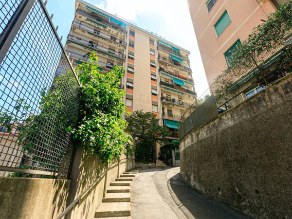 appartamento in vendita a Genova in zona Marassi