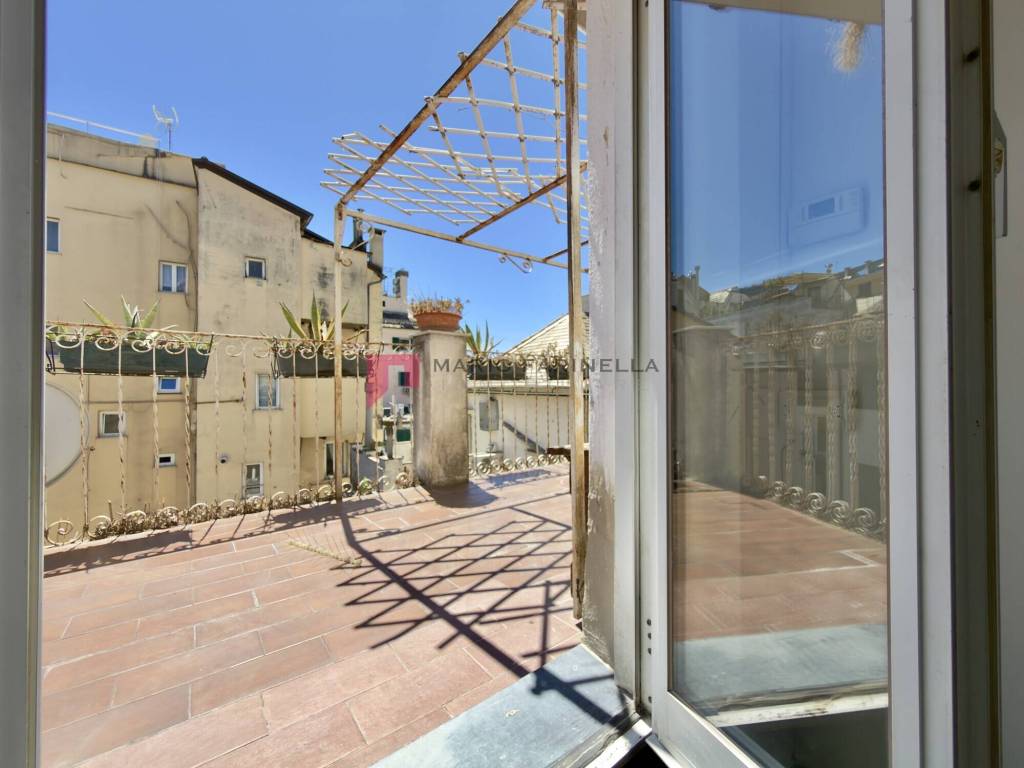 appartamento in vendita a Genova in zona Sottoripa / Maddalena / Molo