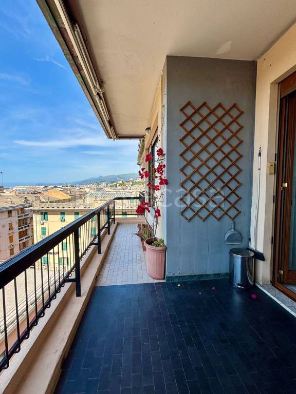 appartamento in vendita a Genova in zona Sestri Ponente