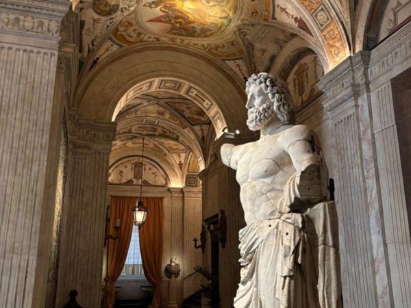 appartamento in vendita a Genova in zona Sottoripa / Maddalena / Molo