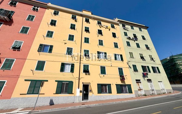 appartamento in vendita a Genova in zona Sestri Ponente