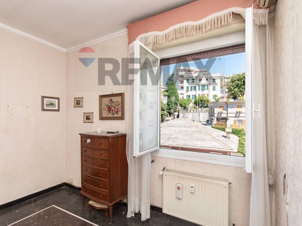 appartamento in vendita a Genova in zona Sturla