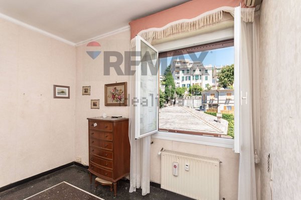 appartamento in vendita a Genova in zona Sturla