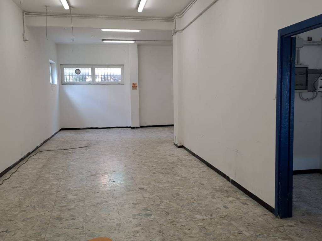 negozio in vendita a Genova in zona Cornigliano