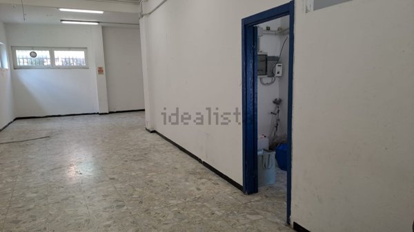 locale commerciale in vendita a Genova in zona Cornigliano