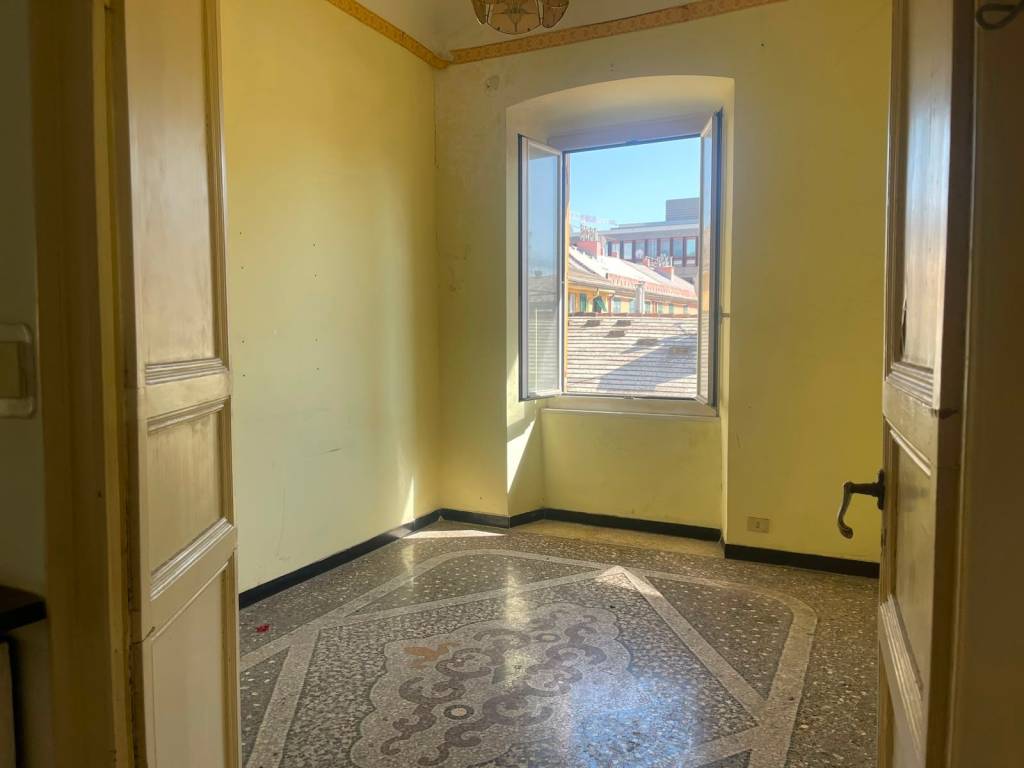 appartamento in vendita a Genova in zona Sestri Ponente