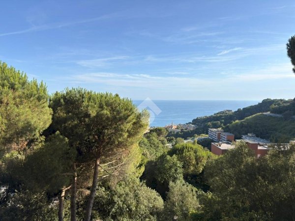 pentavano in vendita a Genova in zona Palmaro / Pra'