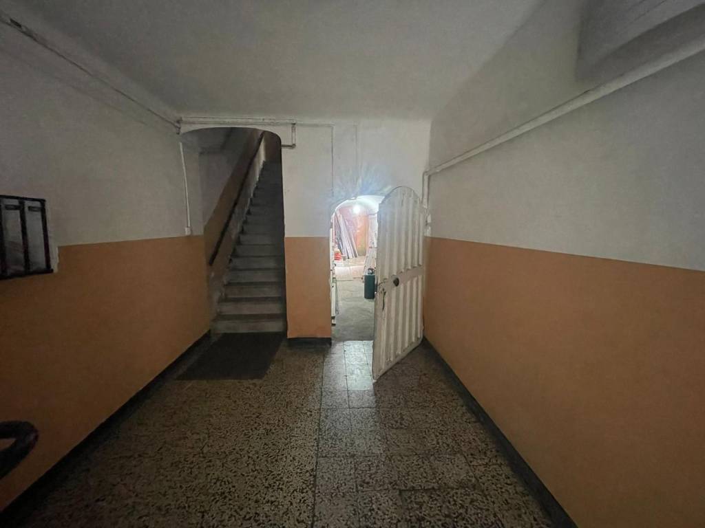 negozio in vendita a Genova in zona Bolzaneto
