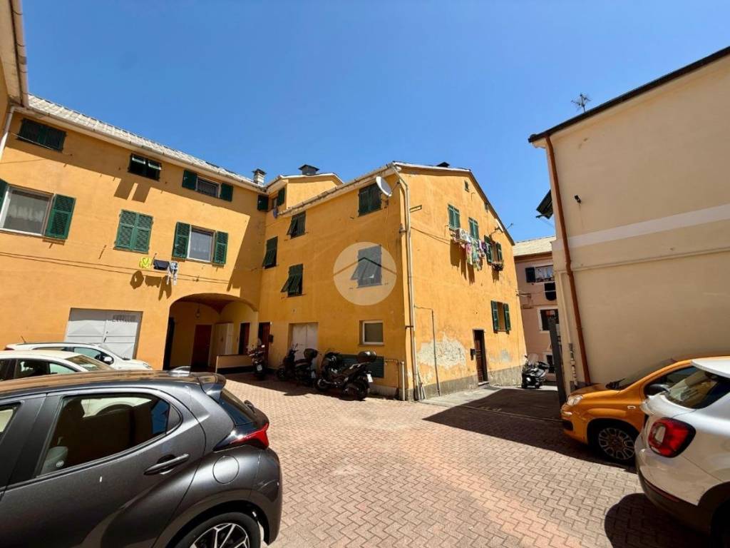 appartamento in vendita a Genova in zona Sestri Ponente