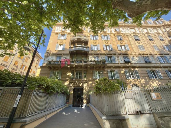 appartamento in vendita a Genova in zona Foce