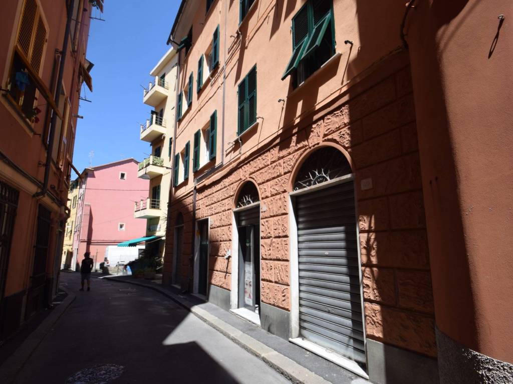 locale di sgombero in vendita a Genova in zona Voltri
