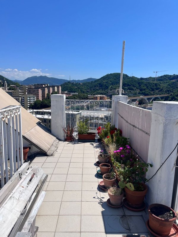 appartamento in vendita a Genova in zona Sestri Ponente