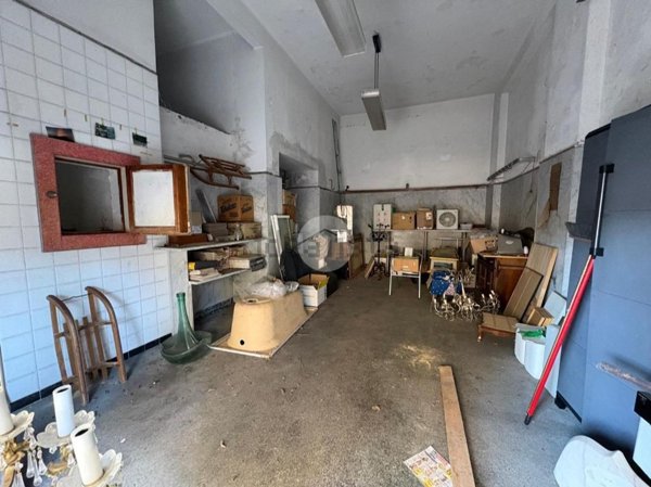 locale di sgombero in vendita a Genova in zona Sestri Ponente