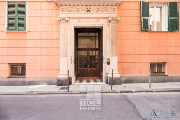 appartamento in vendita a Genova in zona Carignano