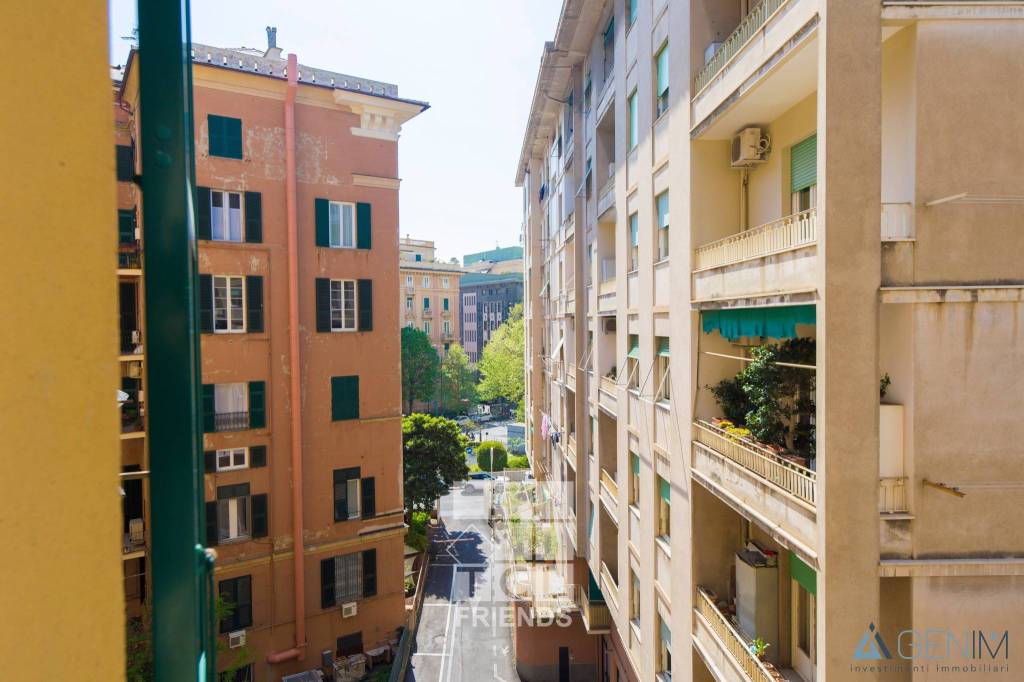 appartamento in vendita a Genova in zona Carignano
