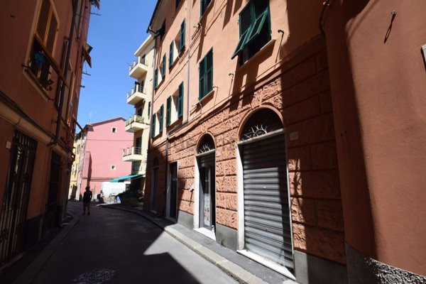 locale di sgombero in vendita a Genova in zona Voltri