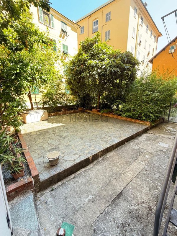 appartamento in vendita a Genova in zona Sestri Ponente