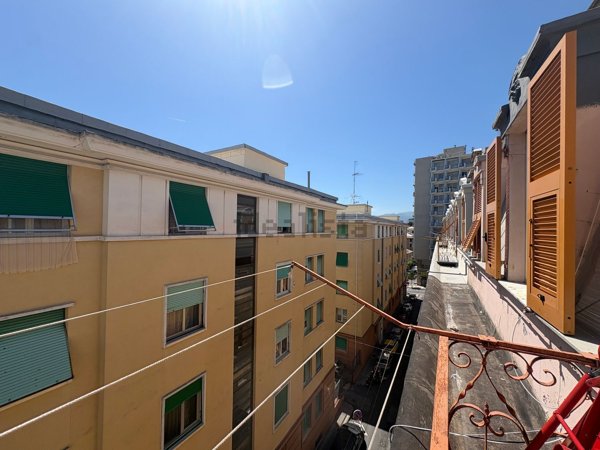 appartamento in vendita a Genova in zona Sestri Ponente