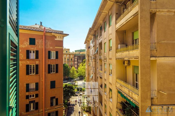 appartamento in vendita a Genova in zona Carignano
