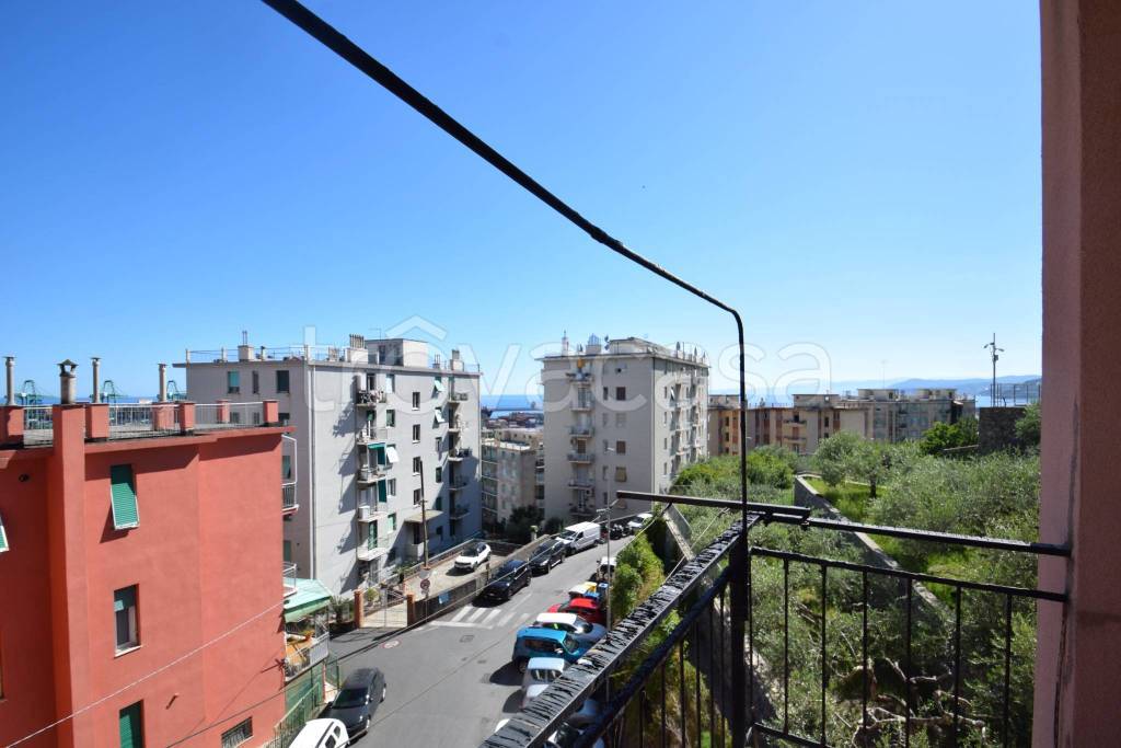 appartamento in vendita a Genova in zona Palmaro / Pra'